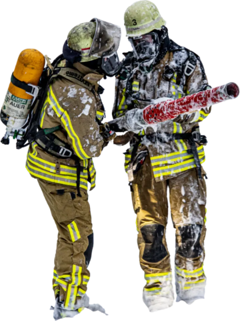 Feuerwehr Duisburg im Einsatz: Drehleiterrettung an brennendem Gebäude – dein Weg in die Feuerwehr, jetzt mitmachen